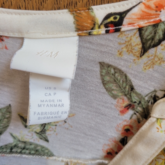 H&M hummingbird floral top - Picture 7 of 7